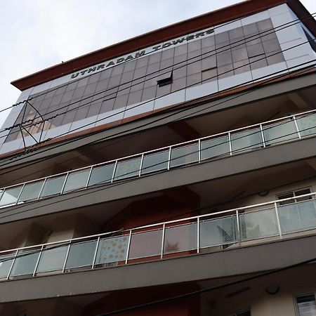 Hotel Uthradam Towers à Thiruvananthapuram Extérieur photo