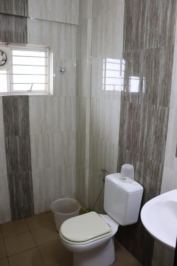 Hotel Uthradam Towers à Thiruvananthapuram Extérieur photo