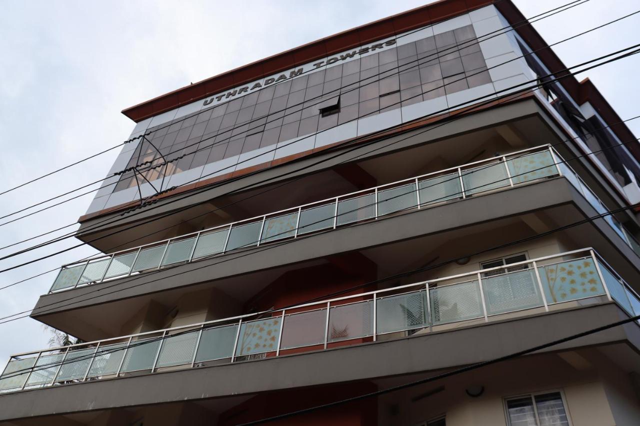 Hotel Uthradam Towers à Thiruvananthapuram Extérieur photo